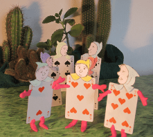 Les cartes à jouer du jeu en famille Alice au pays des merveilles